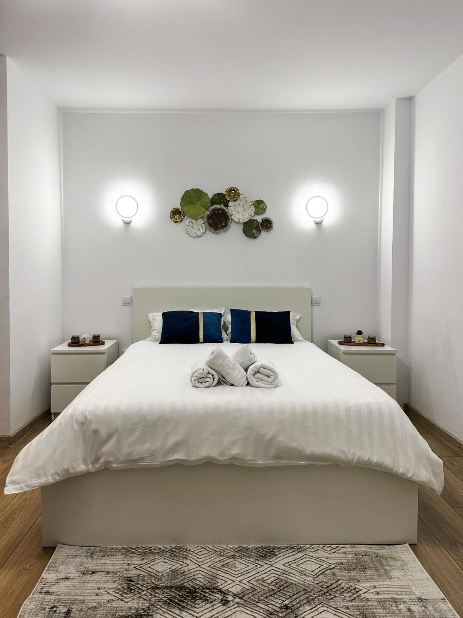 Superior One Bedroom Apartment Unirii Square Bukares Bagian luar foto