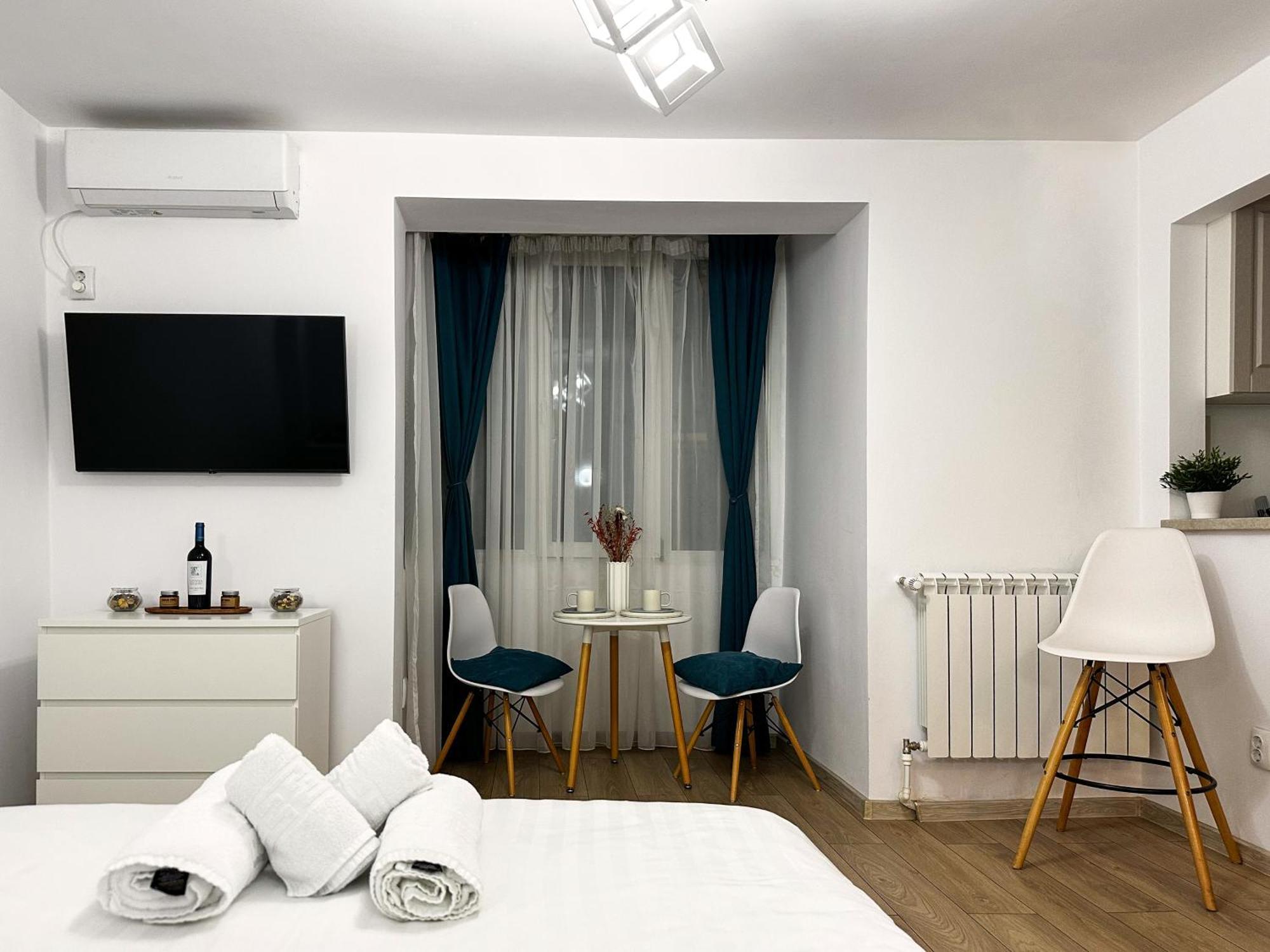 Superior One Bedroom Apartment Unirii Square Bukares Bagian luar foto